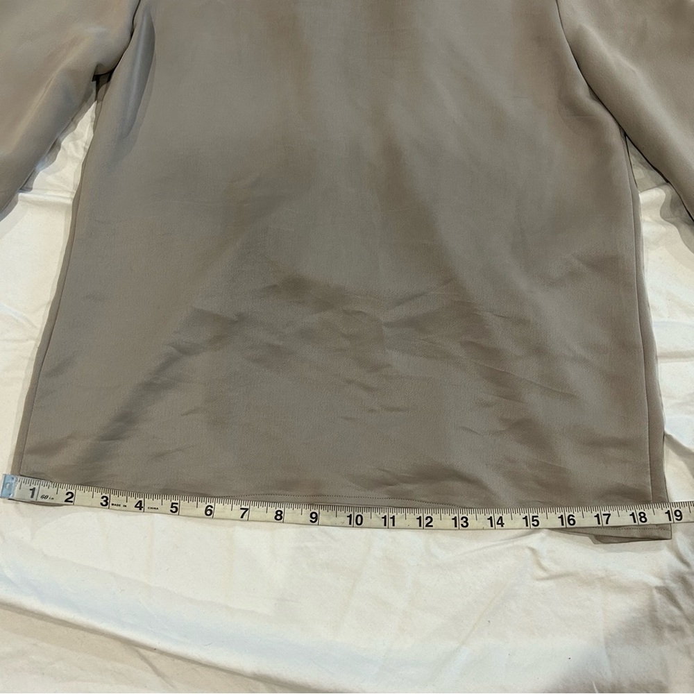 Azur Riffly Gray Blouse, Low neck and cuffed hems - Picture 9 of 9